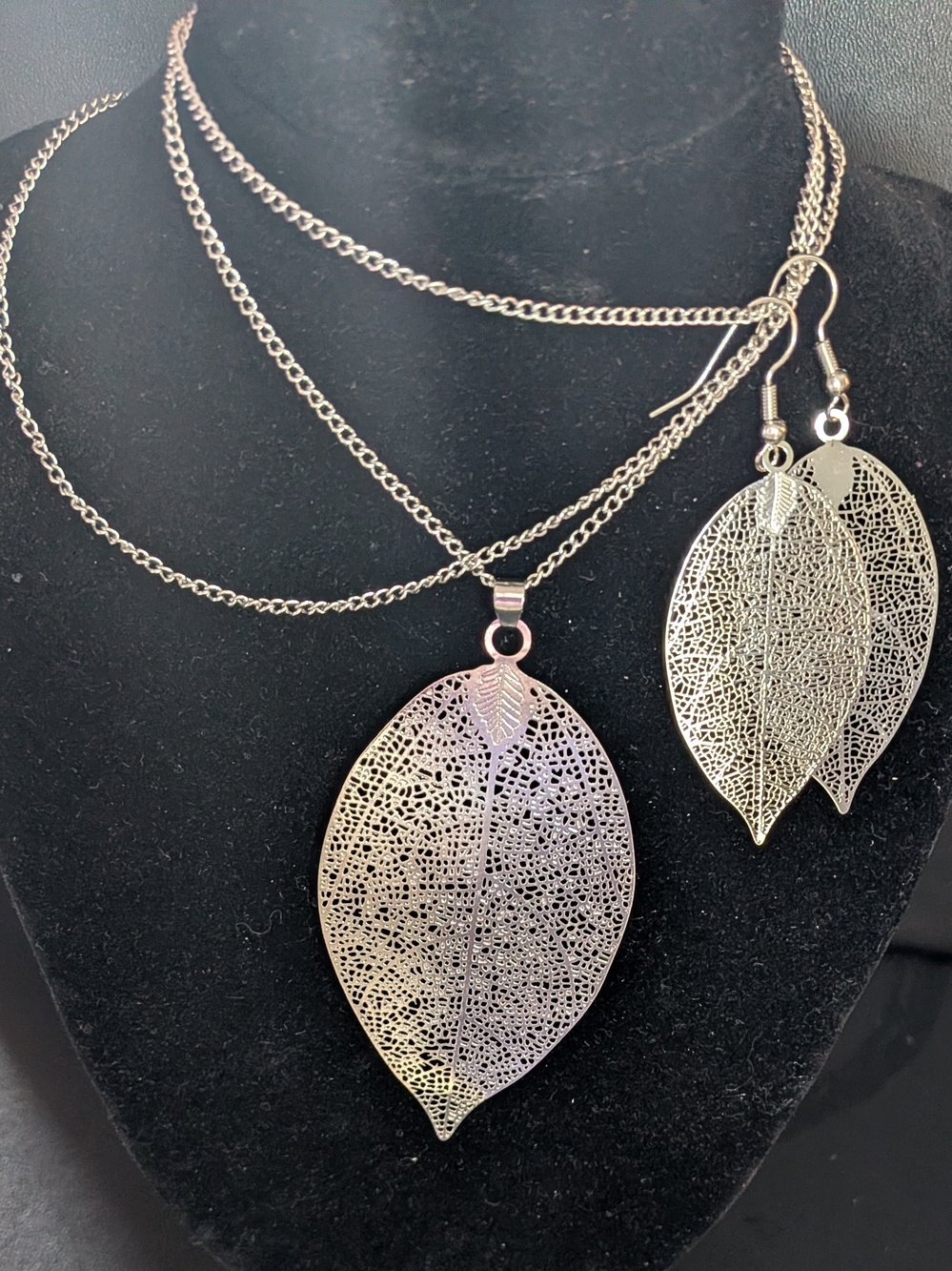 Delicate Leaf Filigree Necklace and Earring Set - Silver